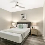 Modern & Fully Furnished In The Heart Of The Apartment New Orleans
