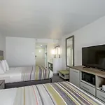 Country & By Radisson, I-10 East, La Hotel