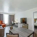 Country & By Radisson, I-10 East, La Hotel 3*