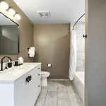 Luxury 2-bedroom Steps Away From The French Quarter Apartment New Orleans