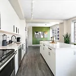 Luxury 2-bedroom Steps Away From The French Quarter Apartment