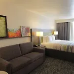 Country & By Radisson, I-10 East, La Hotel New Orleans