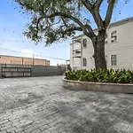 With 3 Bedrooms Near St. Charles With A Pool Apartment New Orleans