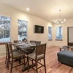 With 3 Bedrooms Near St. Charles With A Pool *