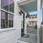 Apartment With 3 Bedrooms Near St. Charles With A Pool *
