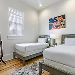 With 3 Bedrooms Near St. Charles With A Pool Apartment *