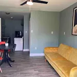 Close To French Quarters Apartment *