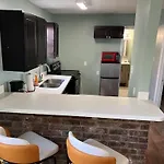 Apartment Chillpad Blocks From Frenchquarters *