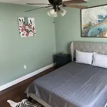Apartment Chillpad Blocks From Frenchquarters *
