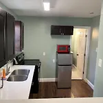 Apartment Chillpad Blocks From Frenchquarters *