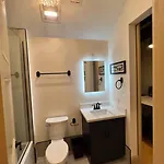 Apartment Chic Two-bedroom On Camp St, New Orleans