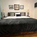 Chic Two-bedroom On Camp St, *