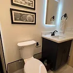 Chic Two-bedroom On Camp St, New Orleans