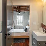 Ironworks Building - 2 Bedroom 2 Bath, 4 Bedroom 4 Bath Apartment New Orleans