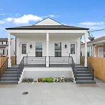 New 4 Bed Luxury House W/Private Heated Pool