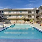 New Orleans Condo With Pool, 7 Mi To French Quarters