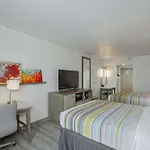 Country & By Radisson, I-10 East, La