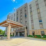 Country & By Radisson, I-10 East, La Hotel