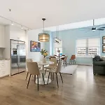 Amazing 4Bed Condo Steps From French Quarter