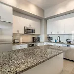 Upscale And Penthouses Close To Canal And Bourbon St