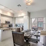 Upscale And Penthouses Close To Canal And Bourbon St Apartment *