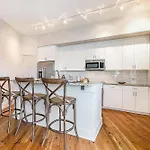 Upscale And Penthouses Close To Canal And Bourbon St *