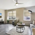 Upscale And Penthouses Close To Canal And Bourbon St *