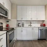 Upscale And Penthouses Close To Canal And Bourbon St *