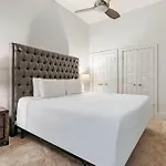 Upscale And Penthouses Close To Canal And Bourbon St