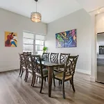Upscale And Penthouses Close To Canal And Bourbon St