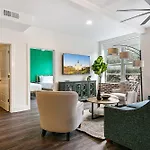 Gorgeous 4Br Luxury Condo Steps To French Quarter