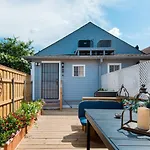 Shotgun Craftman House With Private Patio