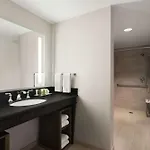 Hilton / St. Charles Avenue Hotel 4*