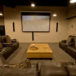 Luxury 2-Bedroom Condo Steps Away From The French Quarter