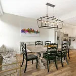 Modern & Fully Furnished In The Heart Of The New Orleans