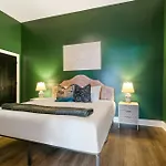 Exquisite 4 Bedroom Luxury Just Steps From The French Quarter Apartment *