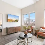 Spacious 4b Oasis Steps From French Quarter - Your Nola Dream Awaits! Apartment