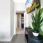 Luxury 2-bedroom Steps Away From The French Quarter Apartment New Orleans