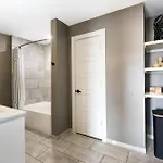 Apartment Luxury 2-bedroom Steps Away From The French Quarter
