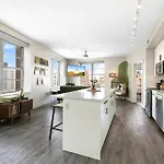 Apartment Luxury 2-bedroom Steps Away From The French Quarter