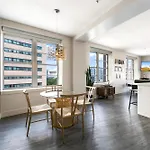 Luxury 2-bedroom Steps Away From The French Quarter