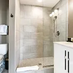 Luxury 2-bedroom Steps Away From The French Quarter Apartment *