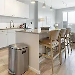 Landing Modern Apartment With Amazing Amenities