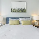 Landing Modern Apartment With Amazing Amenities