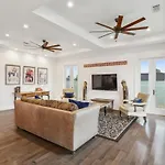 The Burgundy Penthouse Steps To The French Quarter