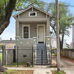 3bd Steps To Saint Charles Gated Parking New Orleans