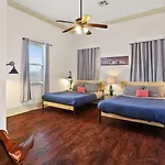 3bd Steps To Saint Charles Gated Parking *