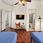 3bd Steps To Saint Charles Gated Parking Holiday home *