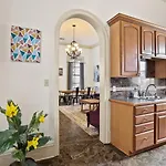 Holiday home 3bd Steps To Saint Charles Gated Parking *