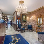 Quarter House Suites